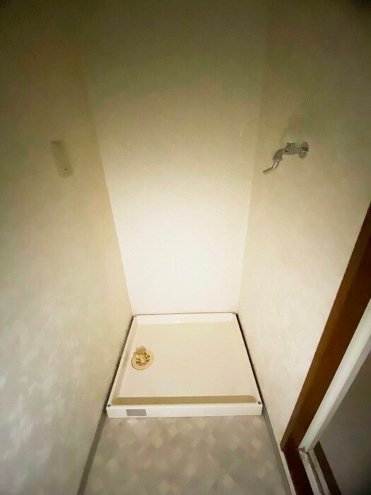 物件内観写真14　(洗濯機置場)