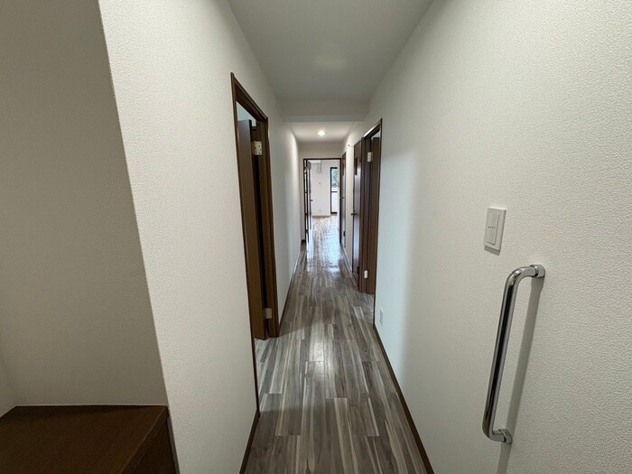 物件内観写真21　(廊下)