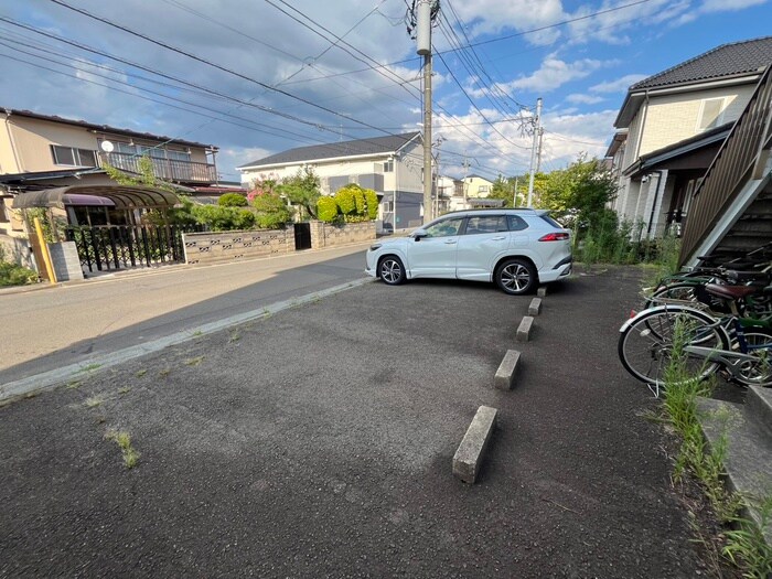 物件外観写真4　(駐車場)