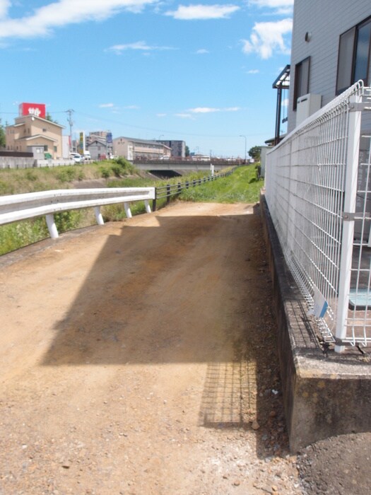 物件外観写真6　(駐車場)