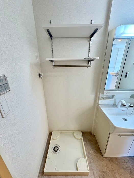 物件内観写真16　(洗濯機置場)