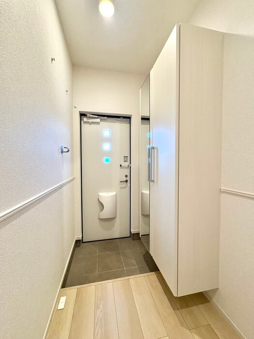 物件内観写真18　(玄関)