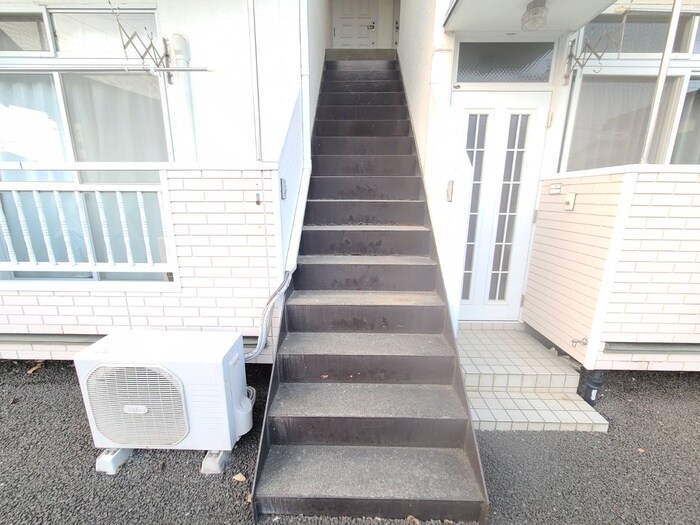 物件外観写真4　(エントランス部分)