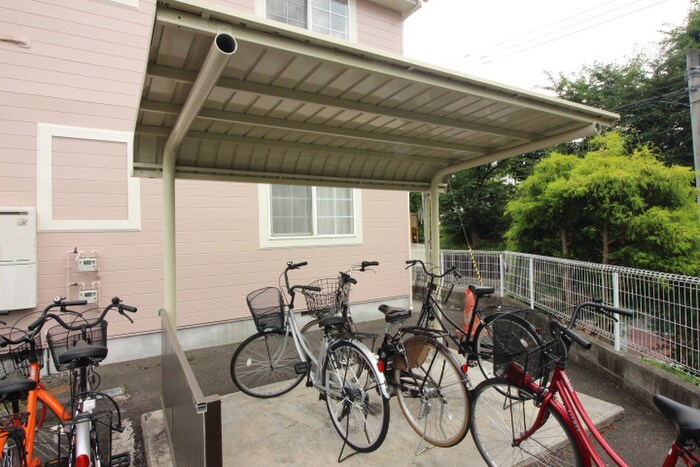 物件外観写真4　(駐輪場)