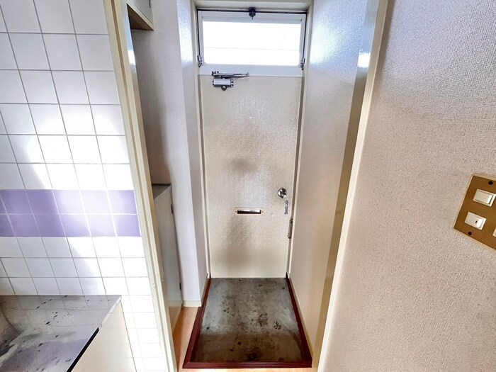 物件内観写真18　(玄関)