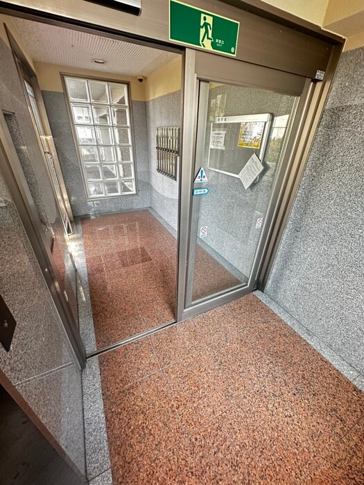 物件外観写真3　(エントランス部分)