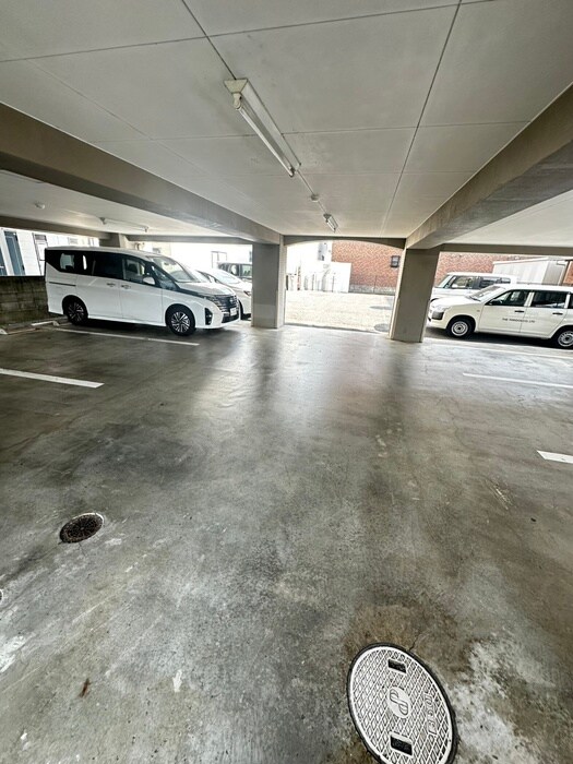 物件外観写真4　(駐車場)