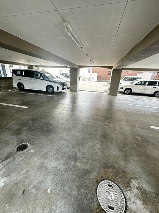 物件外観写真4　(駐車場)