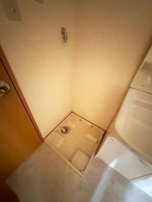 物件内観写真16　(洗濯機置場)