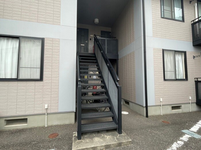 物件外観写真3　(エントランス部分)