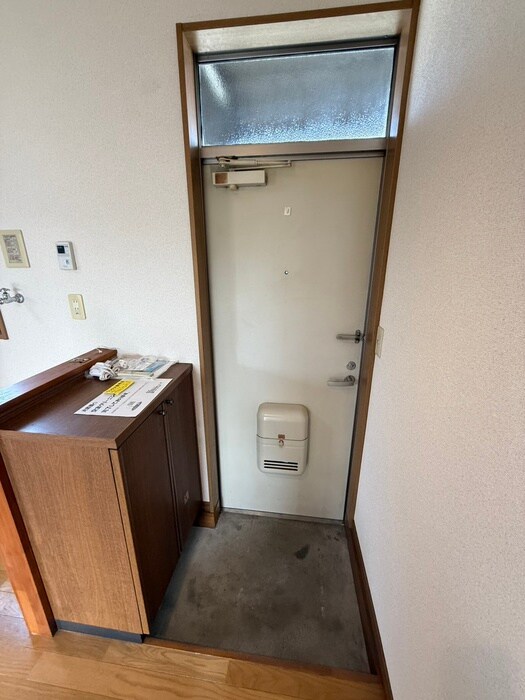 物件内観写真14　(玄関)