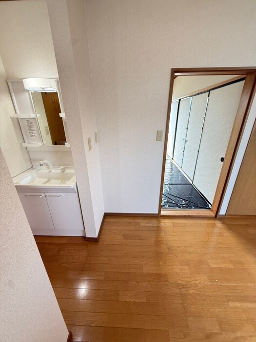 物件内観写真16　(廊下)