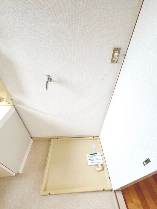 物件内観写真15　(洗濯機置場)