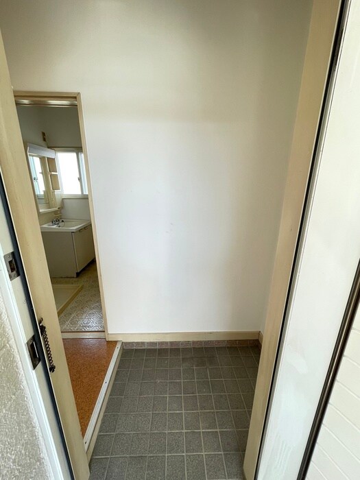 物件内観写真19　(玄関)