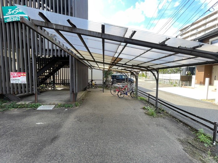物件外観写真5　(駐輪場)