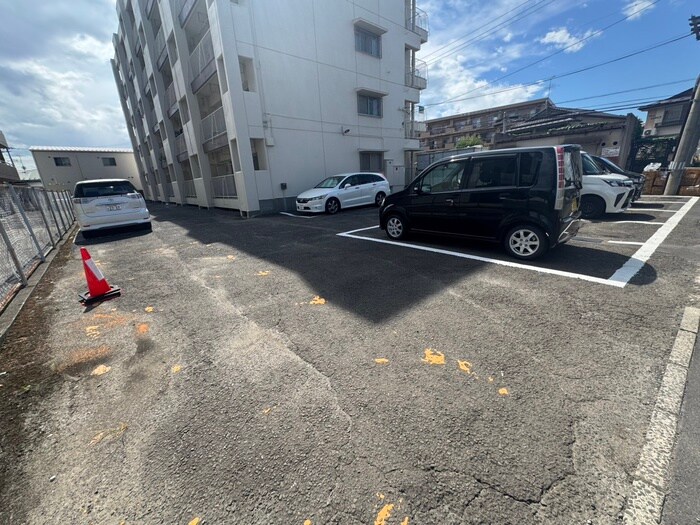 物件外観写真3　(駐車場)