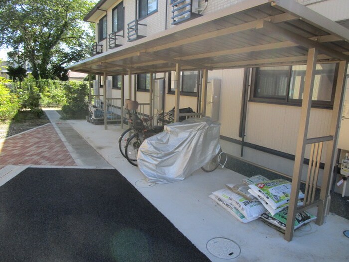 物件外観写真3　(駐輪場)