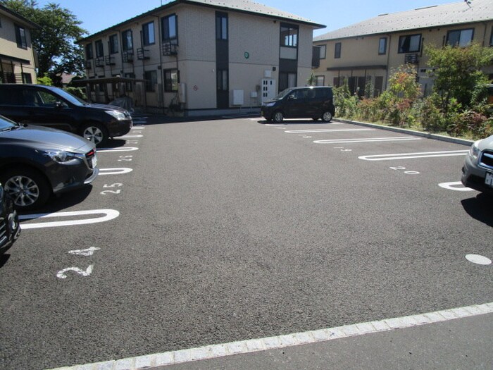 物件外観写真6　(駐車場)