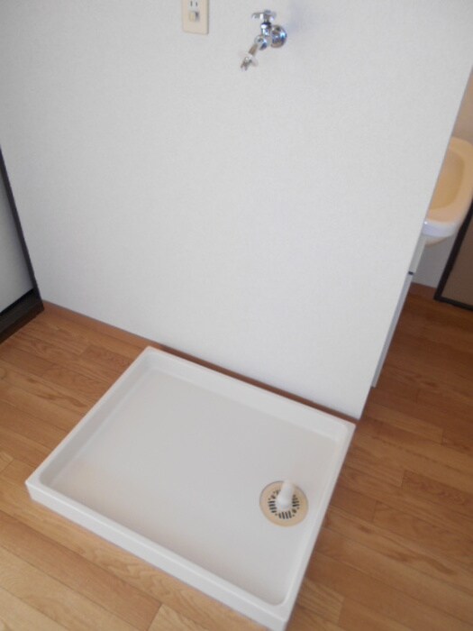 物件内観写真16　(洗濯機置場)