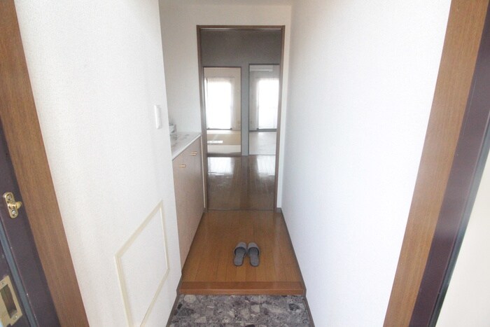 物件内観写真11　(玄関)