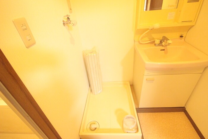 物件内観写真14　(洗濯機置場)