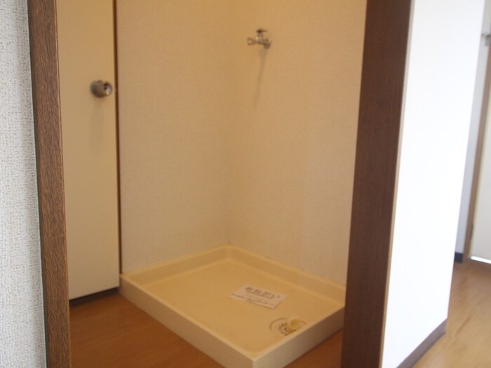 物件内観写真15　(洗濯機置場)