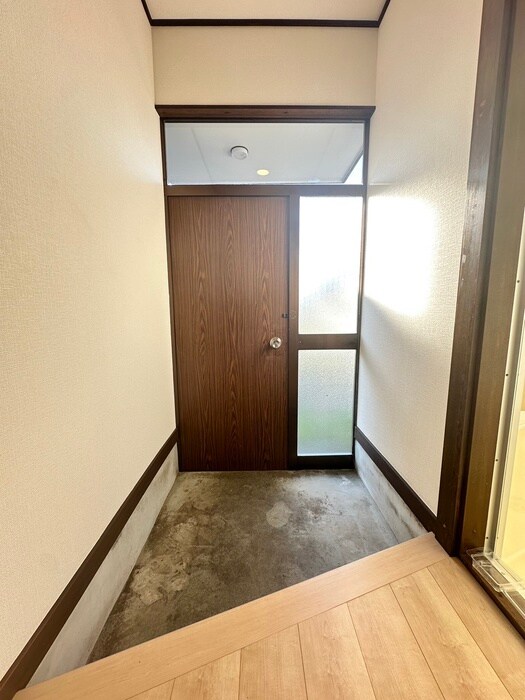 物件内観写真14　(玄関)