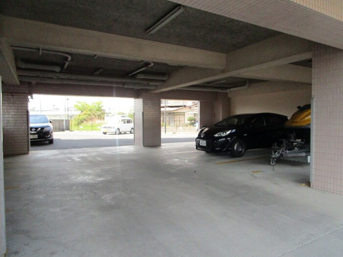 物件外観写真3　(駐車場)