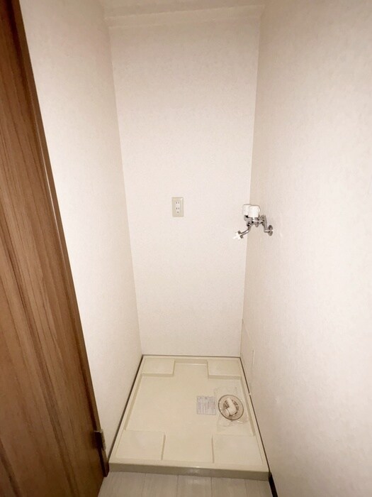 物件内観写真13　(洗濯機置場)