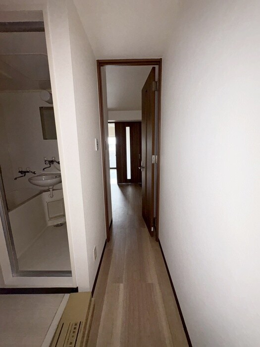 物件内観写真17　(廊下)