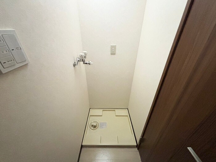物件内観写真18　(洗濯機置場)