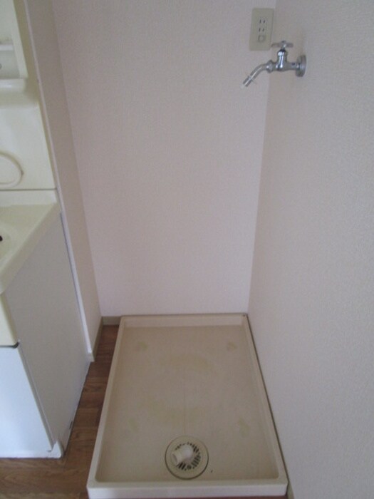 物件内観写真13　(洗濯機置場)