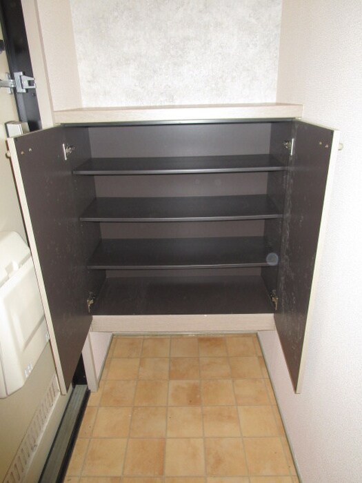 物件内観写真15　(靴箱)