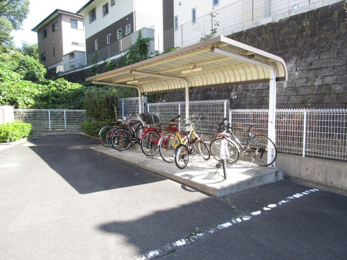 物件外観写真4　(駐輪場)