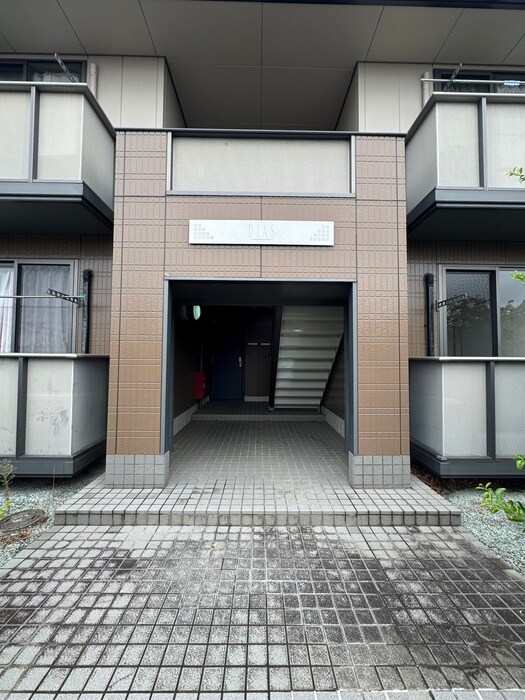物件外観写真5　(エントランス部分)