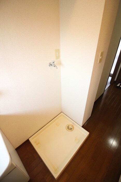 物件内観写真12　(洗濯機置場)