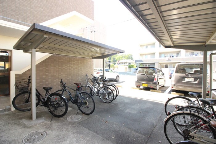 物件外観写真6　(駐輪場)