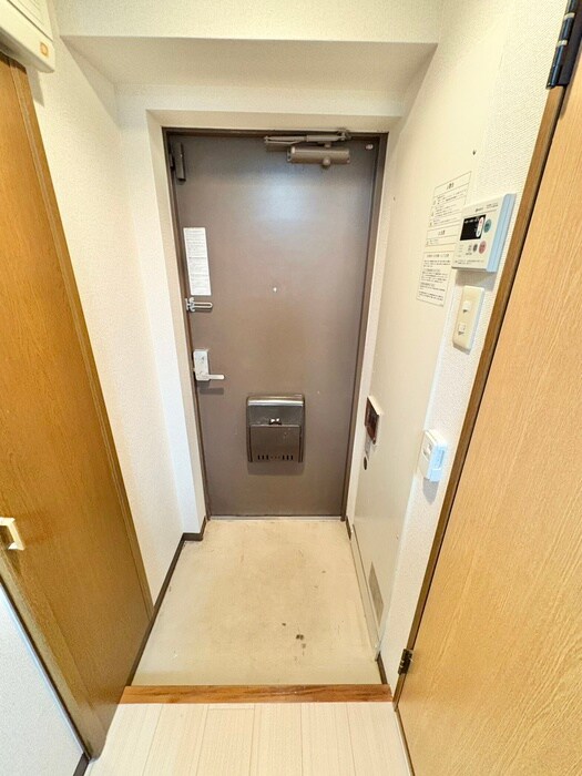 物件内観写真12　(玄関)