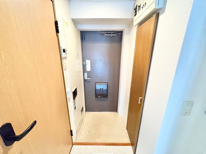 物件内観写真13　(玄関)