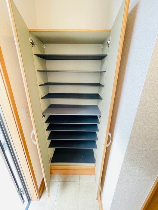 物件内観写真15　(靴箱)