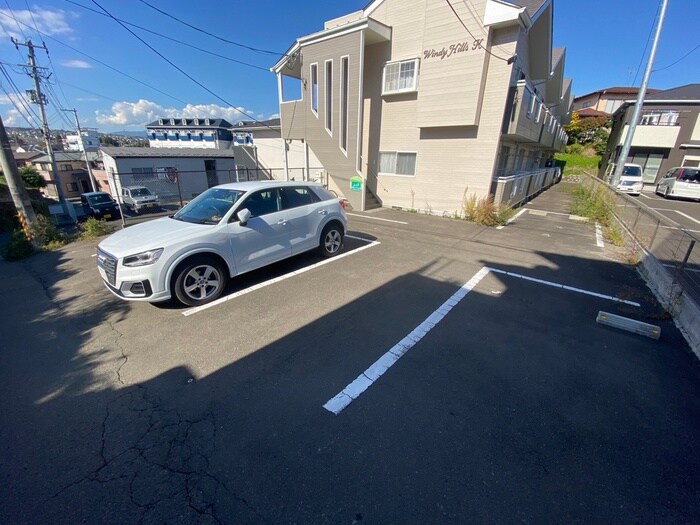 物件外観写真3　(駐車場)