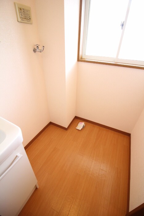 物件内観写真17　(洗濯機置場)