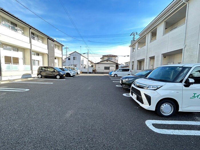物件外観写真3　(駐車場)
