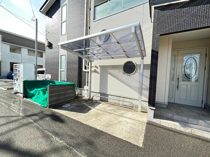 物件外観写真5　(駐輪場)