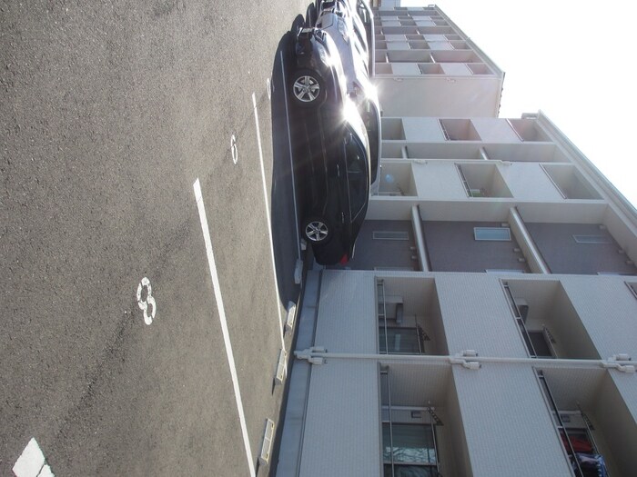 物件外観写真3　(駐車場)