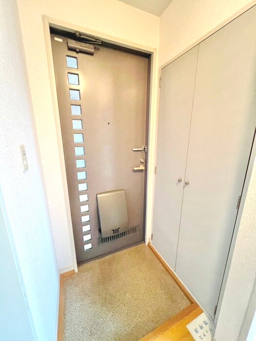 物件内観写真17　(玄関)
