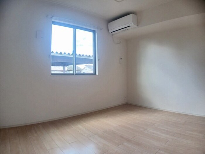 物件内観写真2　(居室)