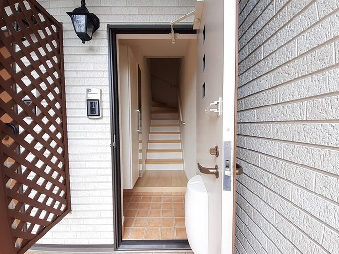 物件内観写真8　(玄関)