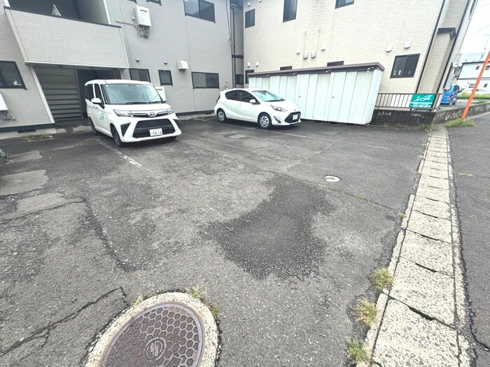 物件外観写真2　(駐車場)