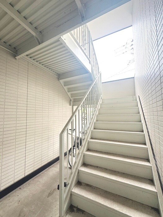 物件外観写真4　(エントランス部分)